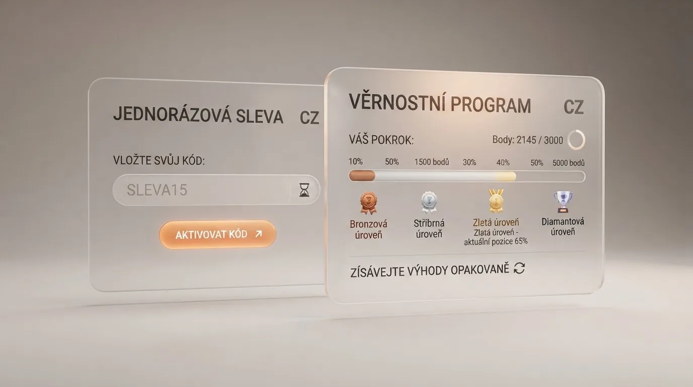 Srovnání dvou sloupců — promo kód versus věrnostní program — s klíčovými rozdíly v dostupnosti a podmínkách